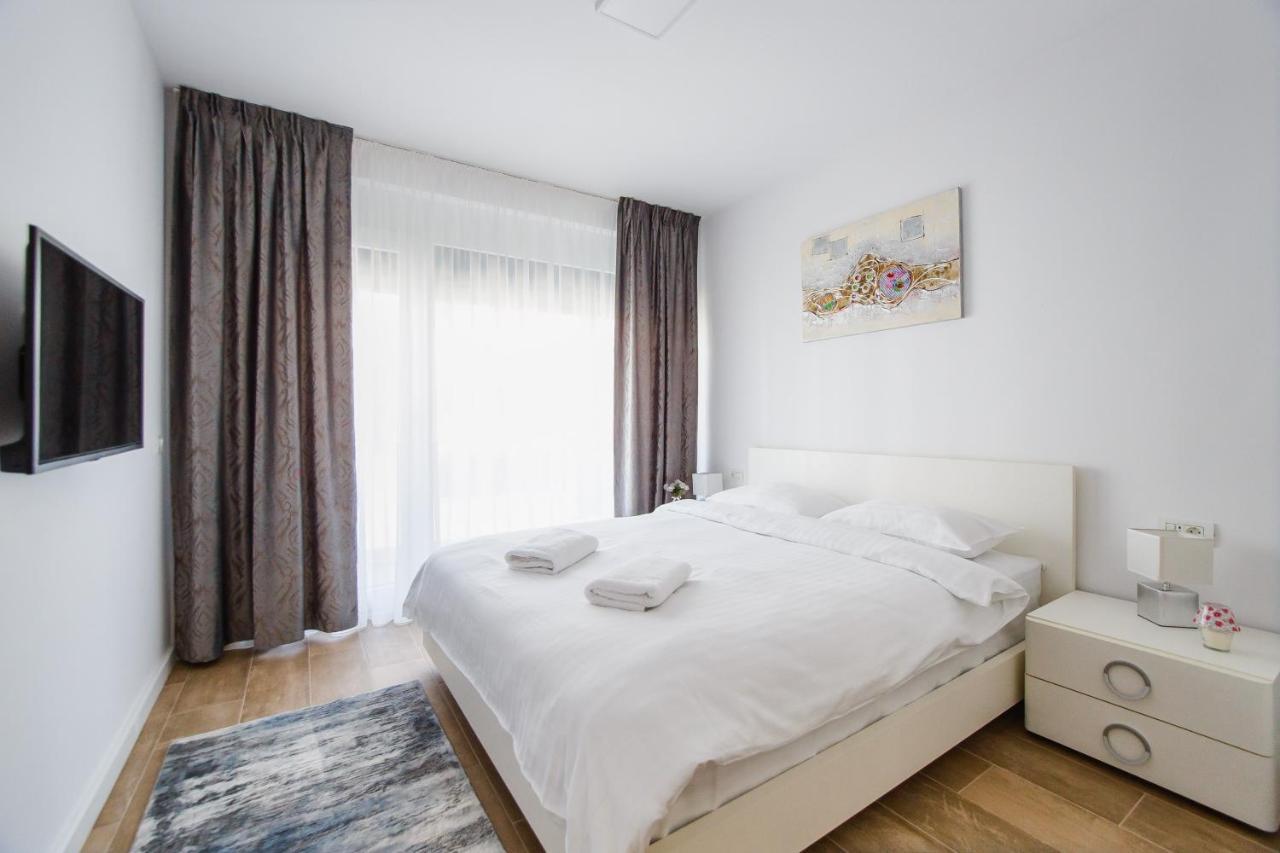 Lovely Home At West Residence Oradea Buitenkant foto