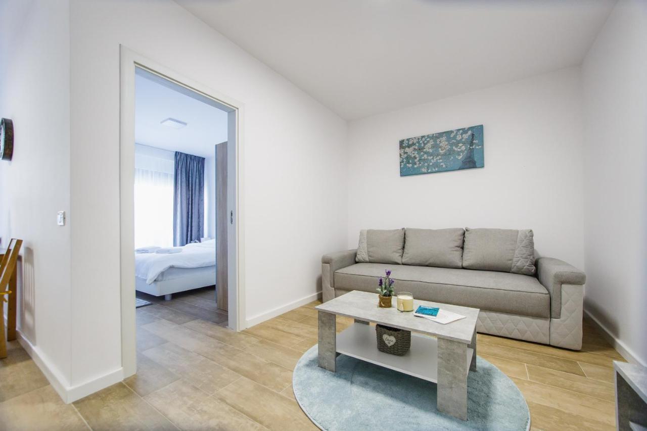 Lovely Home At West Residence Oradea Buitenkant foto