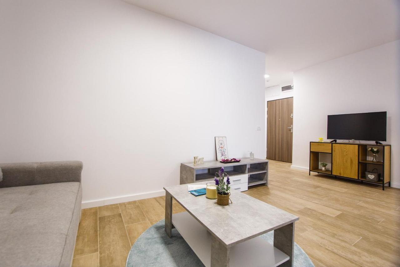 Lovely Home At West Residence Oradea Buitenkant foto
