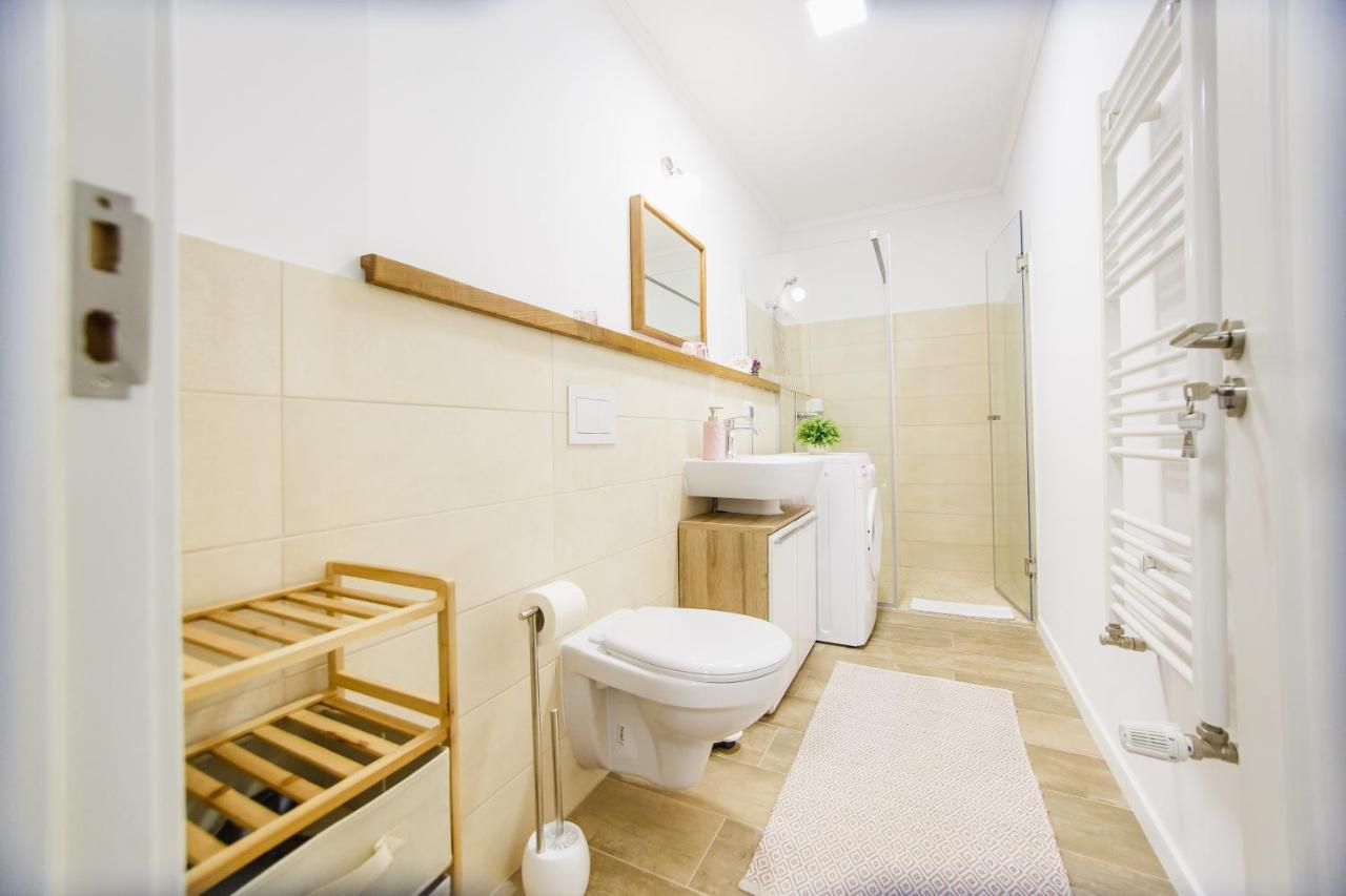 Lovely Home At West Residence Oradea Buitenkant foto