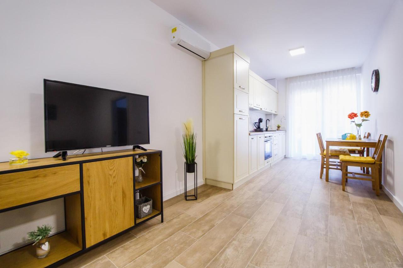 Lovely Home At West Residence Oradea Buitenkant foto