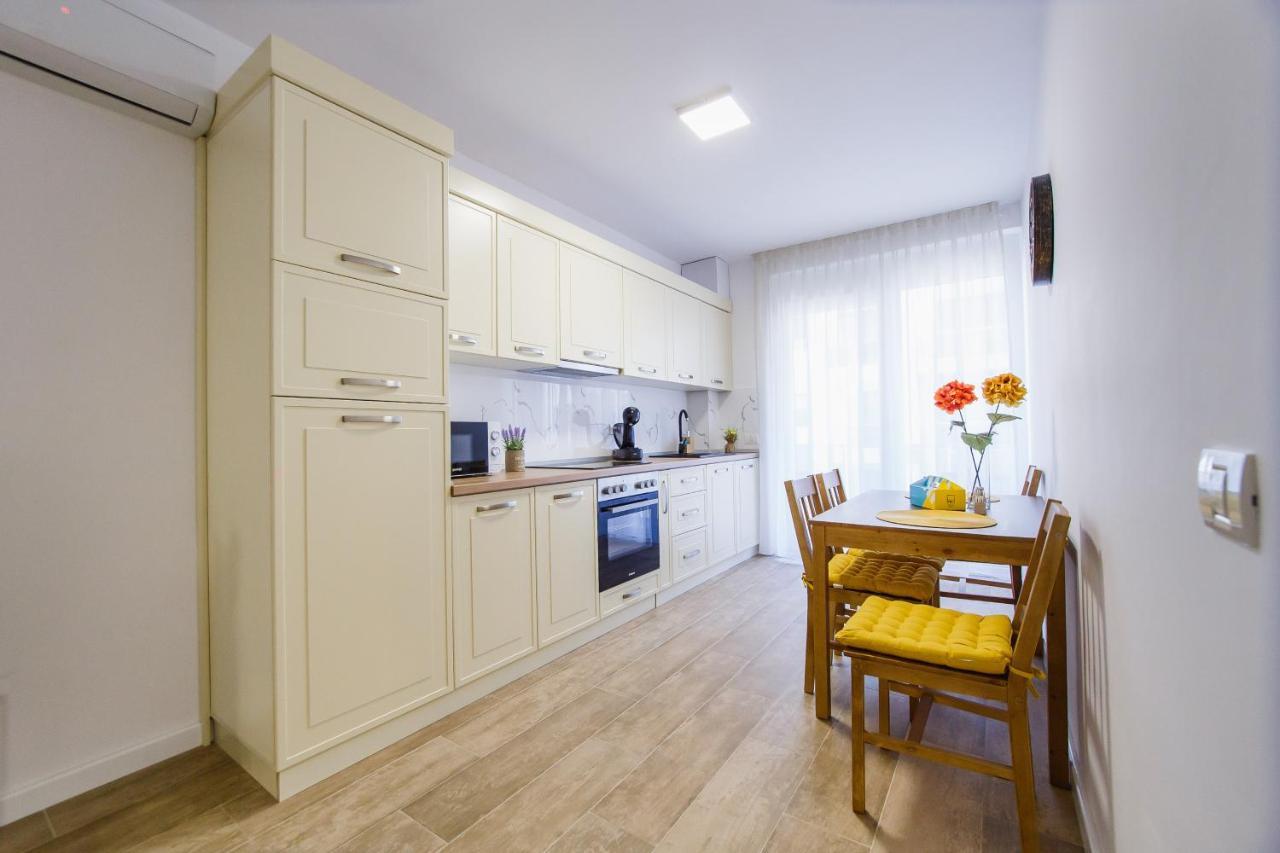 Lovely Home At West Residence Oradea Buitenkant foto