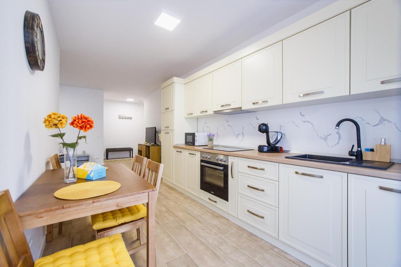 Lovely Home At West Residence Oradea Buitenkant foto