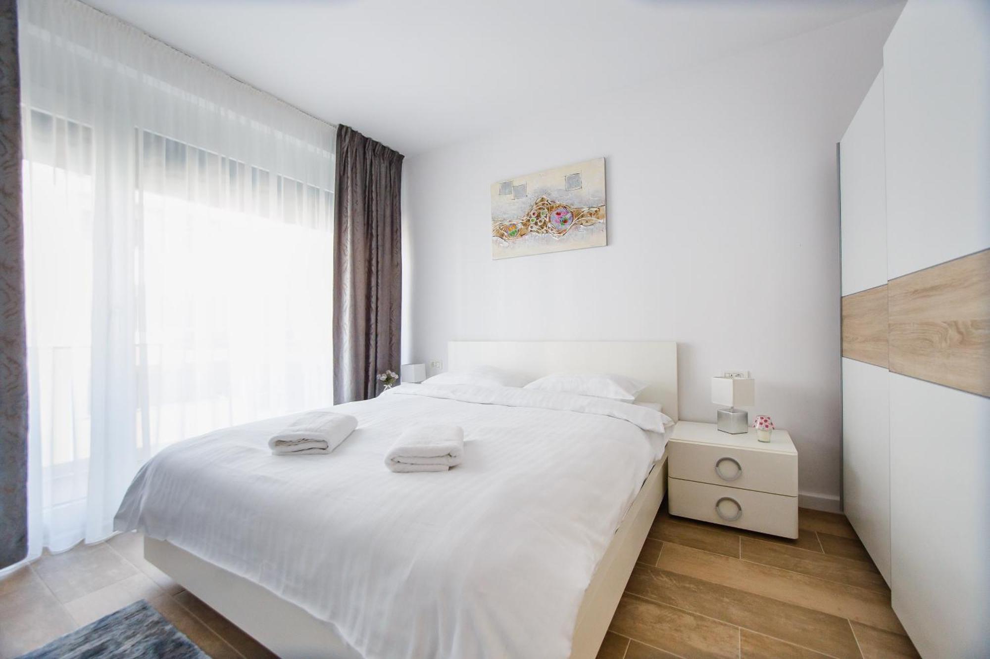 Lovely Home At West Residence Oradea Buitenkant foto