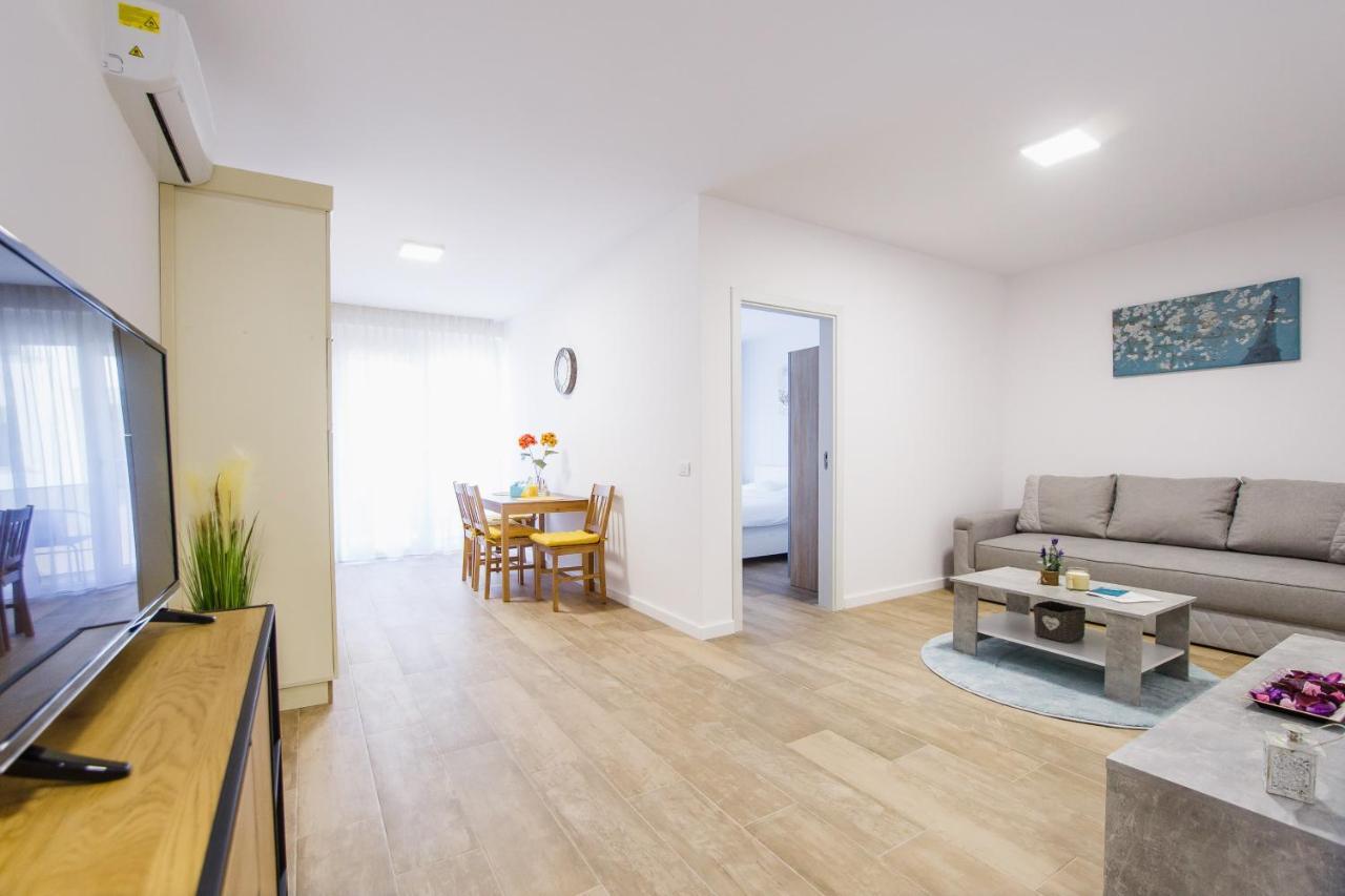 Lovely Home At West Residence Oradea Buitenkant foto