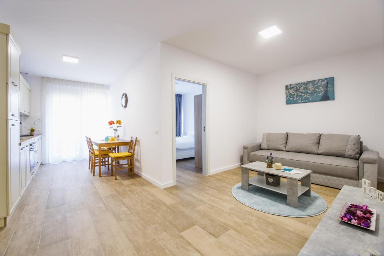 Lovely Home At West Residence Oradea Buitenkant foto