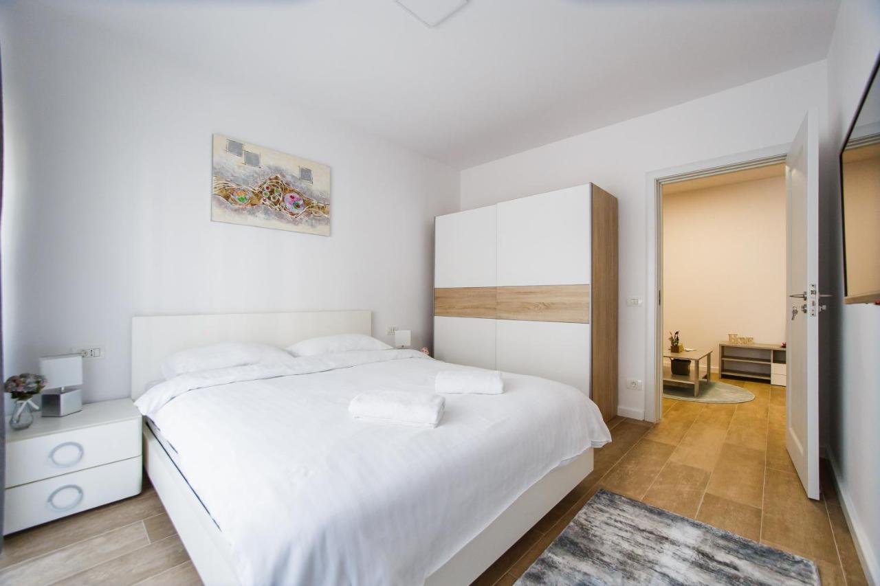Lovely Home At West Residence Oradea Buitenkant foto