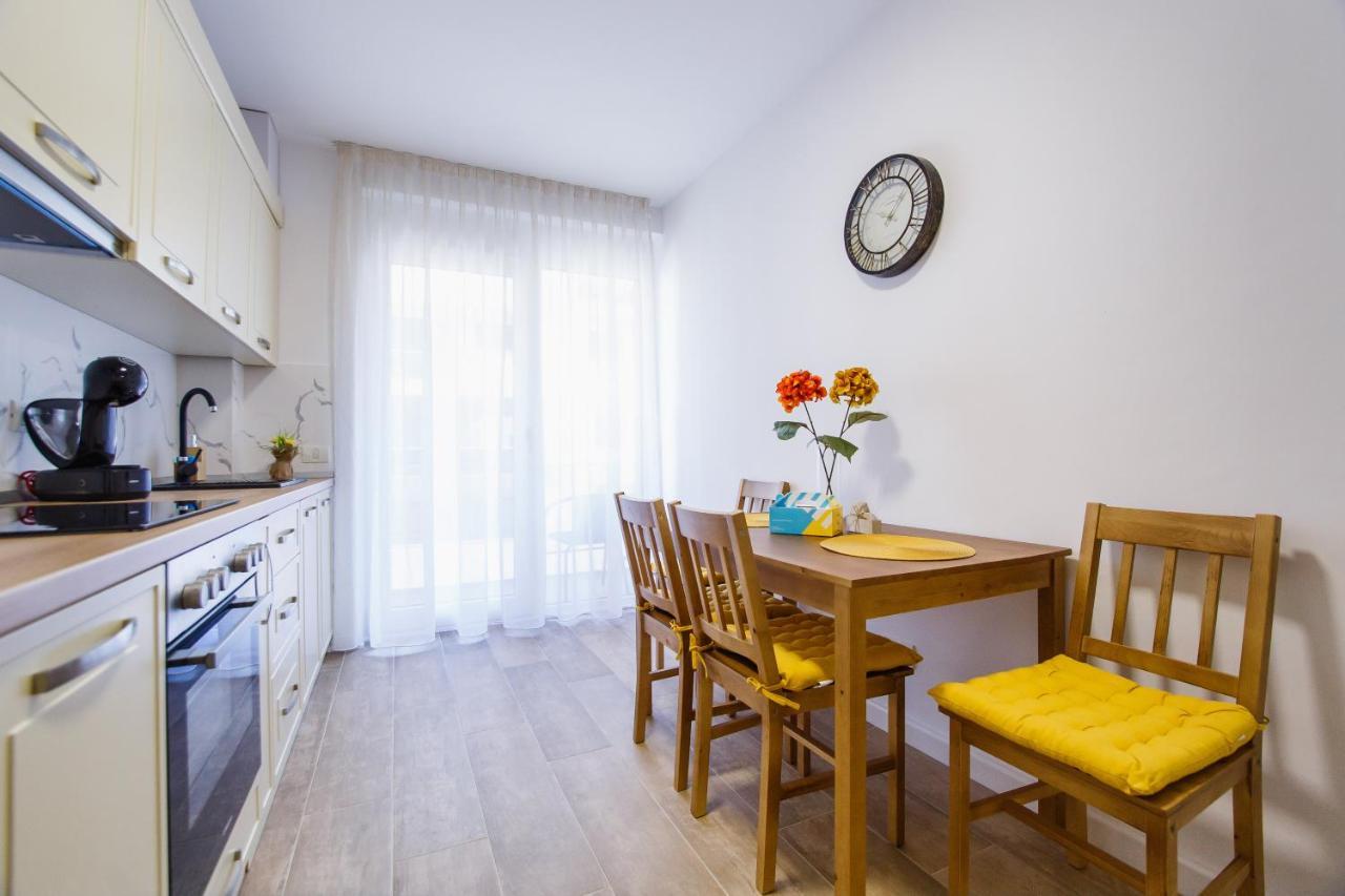 Lovely Home At West Residence Oradea Buitenkant foto
