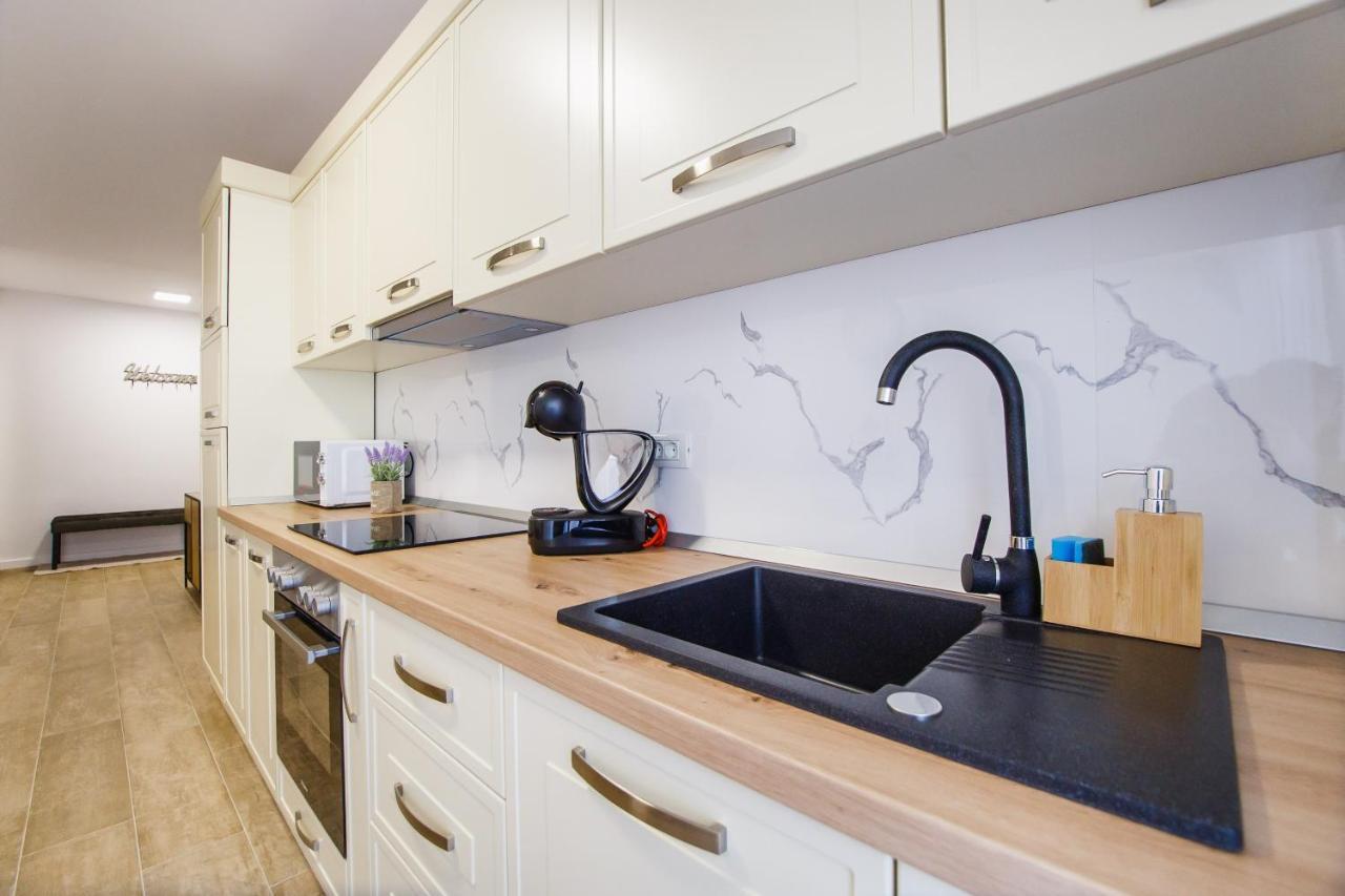 Lovely Home At West Residence Oradea Buitenkant foto