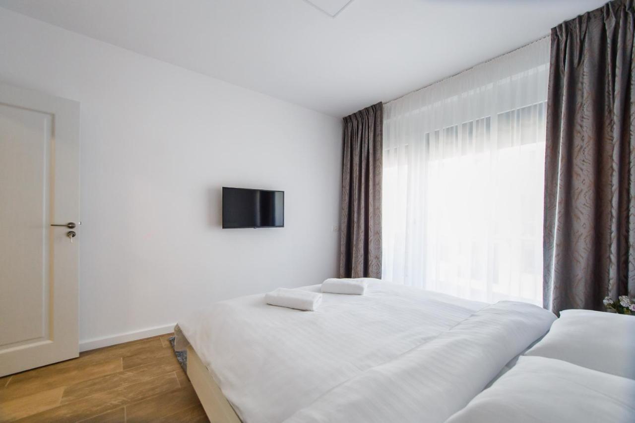 Lovely Home At West Residence Oradea Buitenkant foto