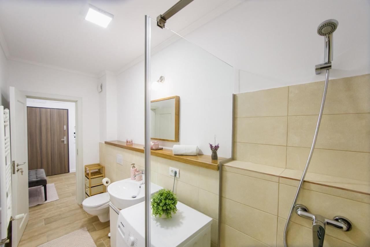 Lovely Home At West Residence Oradea Buitenkant foto