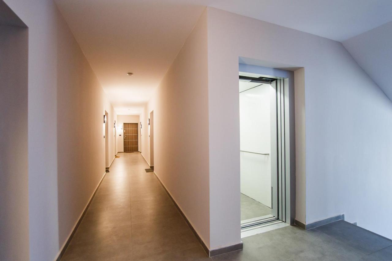 Lovely Home At West Residence Oradea Buitenkant foto